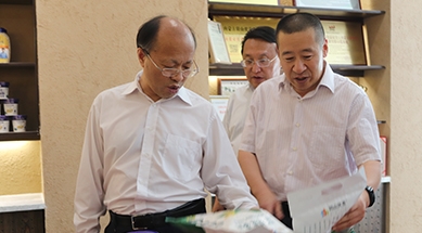 內(nèi)蒙古自治區(qū)政協(xié)黨組書記、主席李秀領(lǐng)考察、調(diào)研我公司